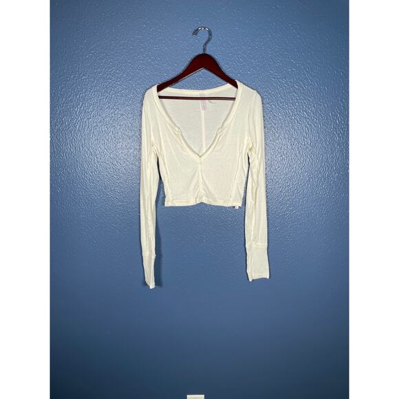 Out from Under Urban outfitters Top Womens Medium Cream V-Neck Ribbed LS Cropped - Picture 1 of 5